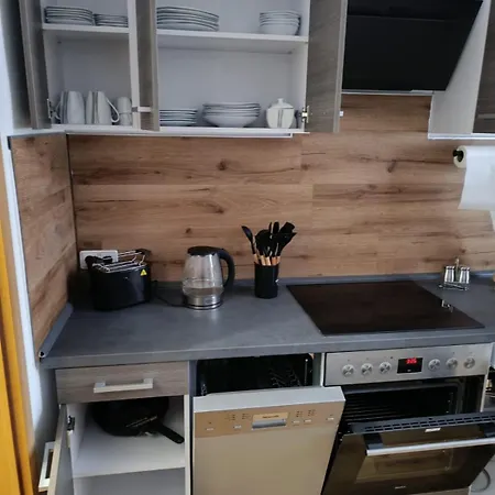 Zentral Gelegen Und Voll Ausgestattet *