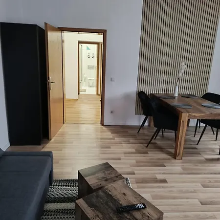 Zentral Gelegen Und Voll Ausgestattet Apartment